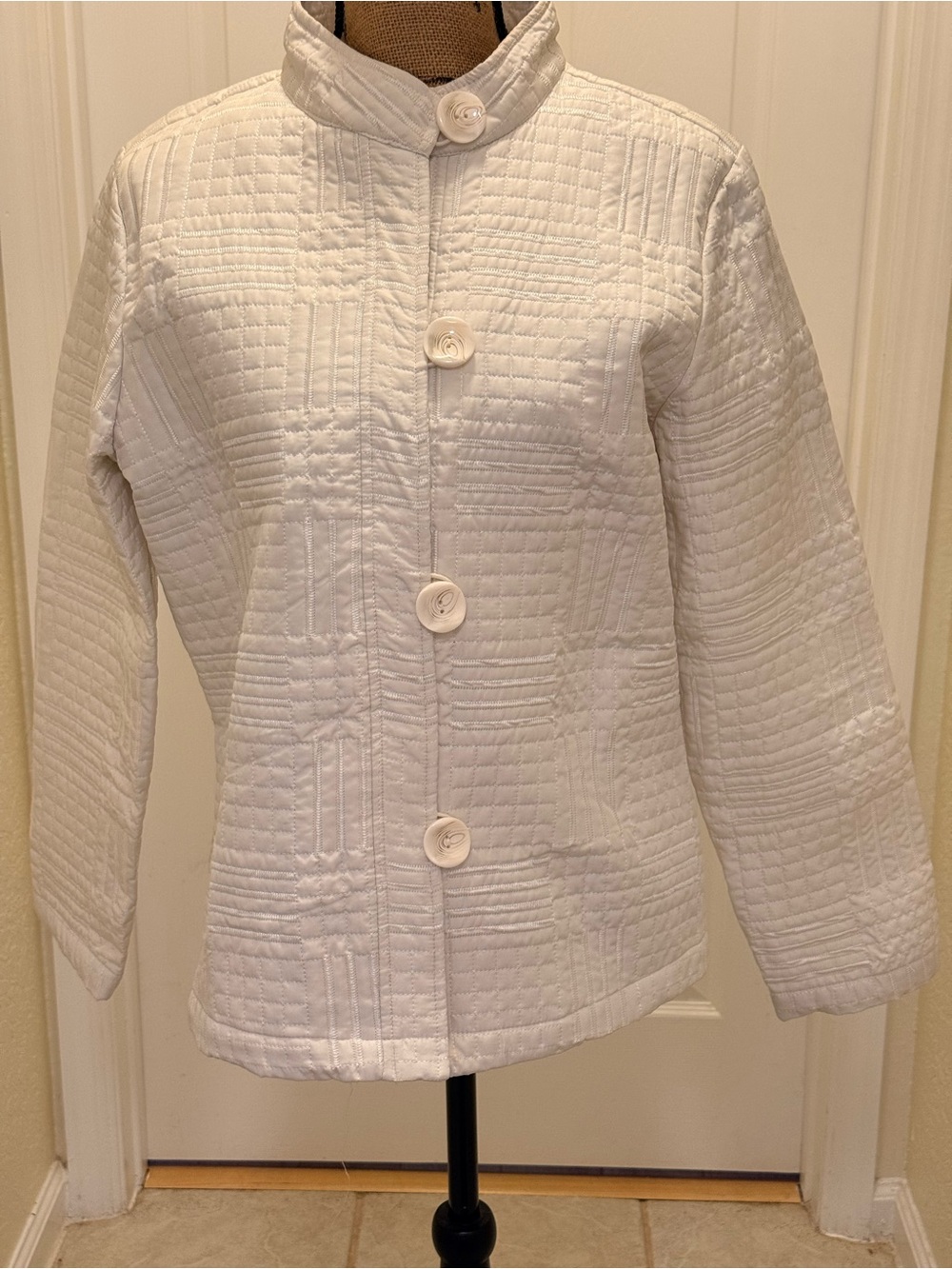 Analogy Women’s White Quilted Jacket Button Front Textured Size M Approx